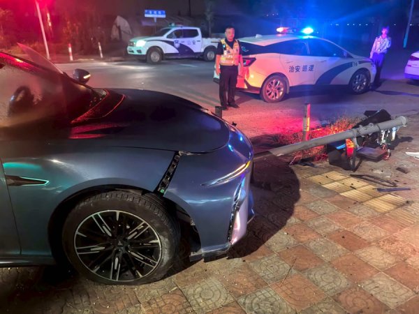 盈丰财富 事发上海！男子醉驾撞断红绿灯杆，找人顶包，一双鞋“露出马脚”！